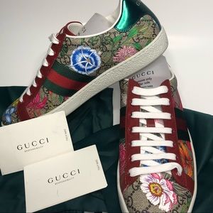 SOLD/Women’s Gucci sneakers